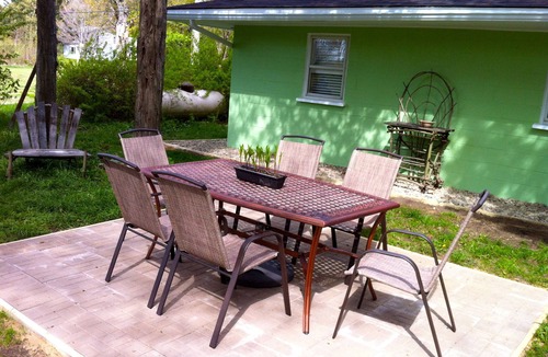 Glenn Cottage | The Green Cottage in charming Glenn between South Haven and Saugatuck