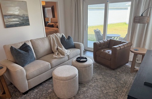 Candler House | The Villages-Adorable Patio Villa with golf car located close to entertainment.