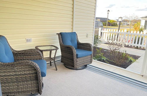 Okahumpka Villa | The Villages Florida - Cozy 2 Bedroom 2 Bath villa in Village of Lake Denham!