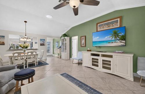 Hadley House | The Villages Sumter Landing With lanai & patio!