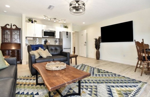 Painters Hill House | The White House On Flagler Beach - All 8 Bedroom Home