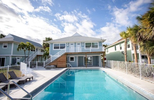 Mid Island Apartment | The Woods at Coconut Cove