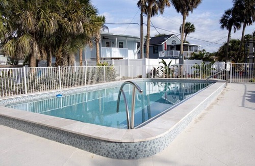 Mid Island Apartment | The Woods at Coconut Cove