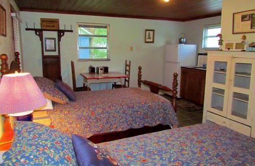 Cross Creek Hotel | The Yearling Cabins