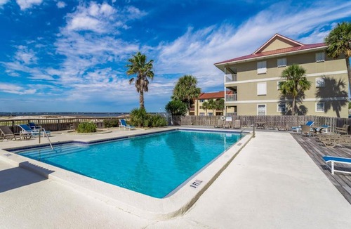 Navarre Beach Apartment | Third-Floor Studio with Shared Pool Sound View High-Speed WiFi & Central AC