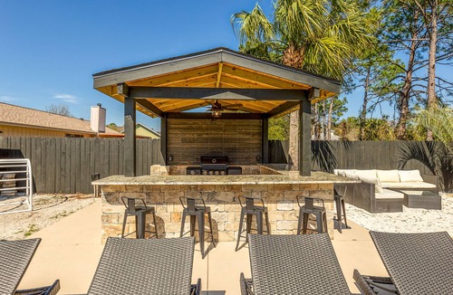 Thomas Drive House | This is the one! Coastal dream 4 min to the beach