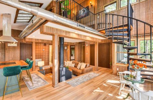 Three Rivers House | Three Rivers Cottage w/Private Dock & Fire Pit!