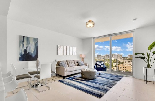 Central Beach Condo | Tiffany Indigo: 9th FL,Rooftop Pool, Gym, Walk to Beach