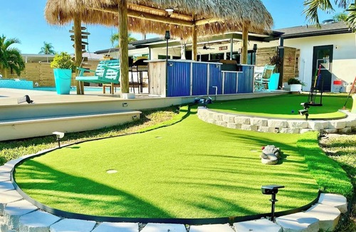 Caloosahatchee House | TIKI on the CANAL mini-putt pool/spa kayak fishing