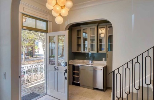 Hitch Village - Fred Wessels Homes Villa | Timeless Lux Villa - with Parking & Walk to River Street