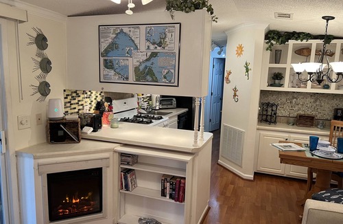Lakeport House | Tiny House Getaway Near Lake O