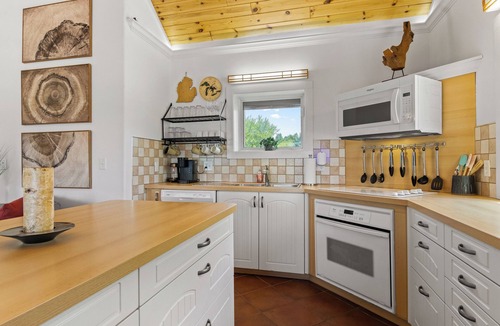 Boyne Falls House | Toasted Marshmallow - Perfect for Golfers, Snowmobilers & Outdoor Enthusiasts