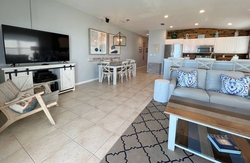 Indian Rocks Beach Condo | Top Floor- 5 Star - Indian Rocks Beachfront Fan Favorite!