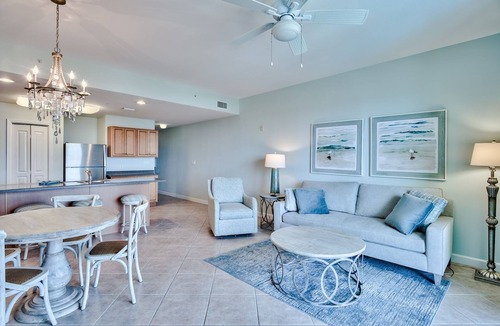 Destin Condo | TOP FLOOR Beach VIEW, Fabulous Pool, FREE BEACH SERVICE, BY OWNER Low Fall Rate