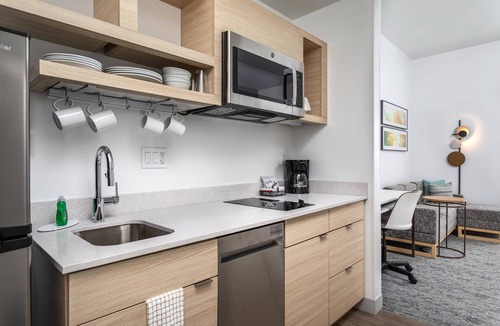 Florida Center Hotel | TownePlace Suites by Marriott® Orlando Near Universal