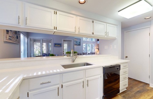 Palmetto Dunes Villa | Townhome style with lagoon Views!