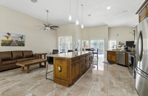 Town 'n' Country House | Traditional Homes of Tampa 5 stars on the other site.