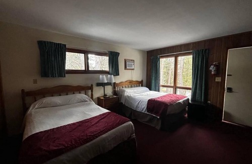 Hamilton Hotel | Tranquil 1-bedroom hotel room in charming Hamilton - #323 Taylor
