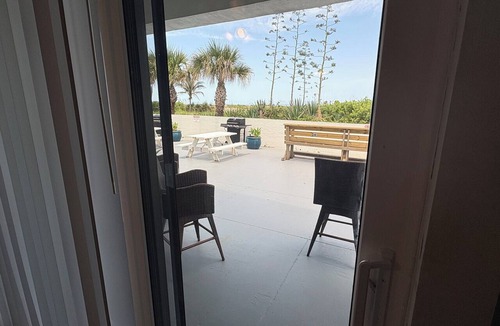 Cocoa Beach Condo | Tranquil 1-bedroom oceanfront condo in beautiful Cocoa Beach