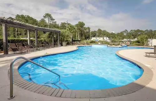 Gulf Park Estates Condo | Tranquil 2-bedroom condo in Ocean Springs with fitness room, WiFi