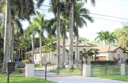 Hunt Club Villa | Tranquil 4-bedroom gated villa in The Acreage with pool and spa