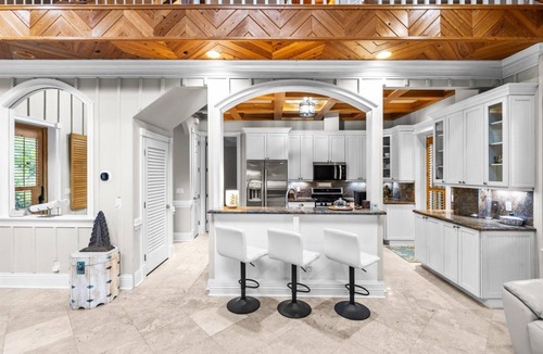 Hobe Sound Ski Chalet | Tranquil 6-bedroom retreat in Hobe Sound for your getaway