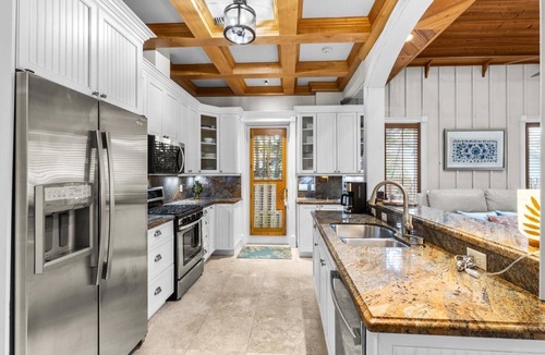 Hobe Sound Ski Chalet | Tranquil 6-bedroom retreat in Hobe Sound for your getaway