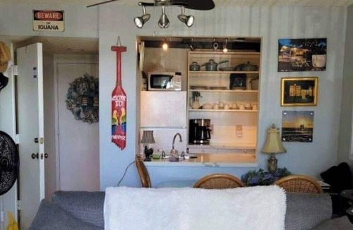 New Town Condo | Tranquil condo/AC, WIFI, Outdoor Pool, Full kitchen, Livingroom in Key West