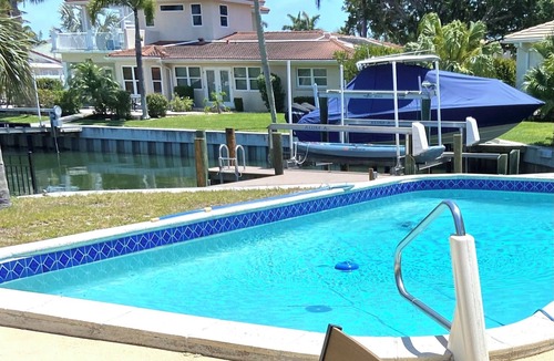 Longboat Key House | Tranquil Waterfront home- Water, peace, sunshine, & sand, this is your place.