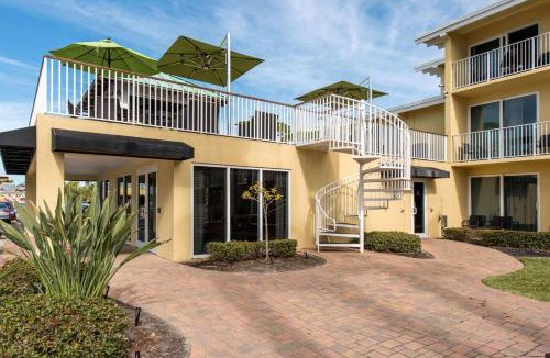 Treasure Island Hotel | Treasure Island Hotel and Marina