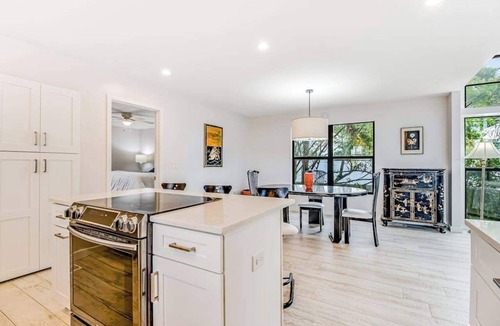 Longbeach Village House | Tree-lined home w amazing decor & screened porch - near beach & dining