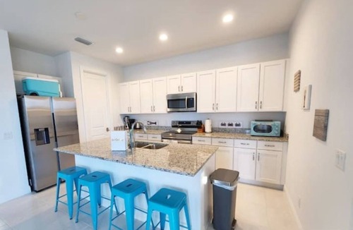 Naples House | ☆ Treetop Sunset Home ~ Private Heated Pool ~ Group Trip ~ Work Groups Welcome