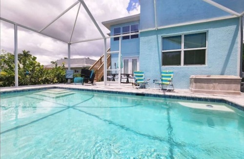 Naples House | ☆ Treetop Sunset Home ~ Private Heated Pool ~ Group Trip ~ Work Groups Welcome