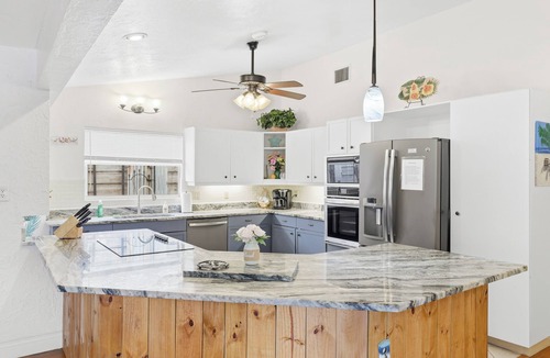 Sarasota House | Trish's Beach Retreat with Pool/Spa by Siesta Keys
