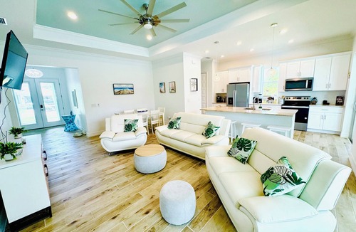 Rotonda Heights House | Tropical Escape:Summer Special-Heated Pool-Minutes from Beaches and Golf Courses