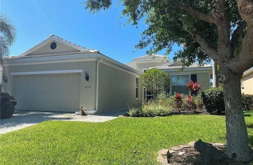 Trafalgar House | Tropical gated community lake front house Sandoval Cape Coral Pet Friendly.