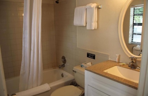 Little Torch Key Hotel | Tropical Getaway w/Pool | 0.3 mi to Kiki's Sandbar | Breakfast Included