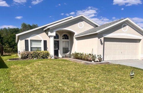 Meadow Pointe House | Tropical Lakeview Retreat- Free Live FIFA World Cup TV- Pool Table & Fire Pit