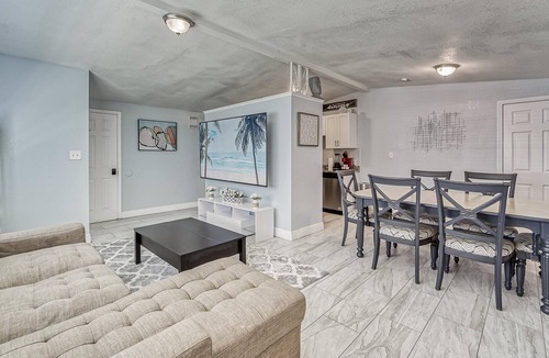 Bearss Plaza House | ☆Tropical & Modern☆ Family Ready | Ace Location