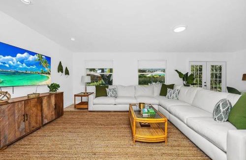 Country Club Park House | Tropical Oasis 3 Bedroom House with Hot Tub West Palm Beach