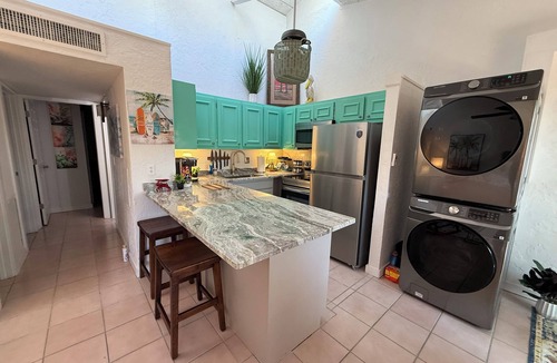 Park East Condo | Tropical Paradise close to Downtown Sarasota, Old Florida Style One Bedroom