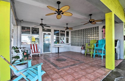 Pass-a-Grille Historic District Apartment | Tropical Pass-a-grille Gem w/Direct Beach Access!