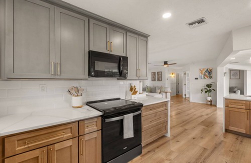 Homosassa House | Tropical Retreat w/Pool, Hot tub & Private Dock