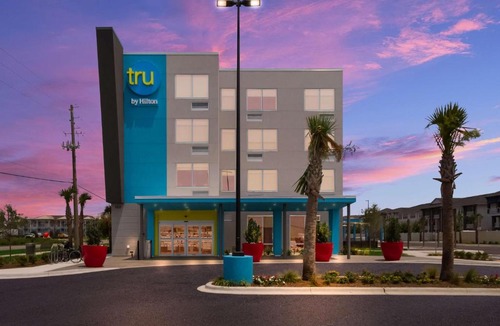 Indian Bayou Hotel | Tru By Hilton Destin