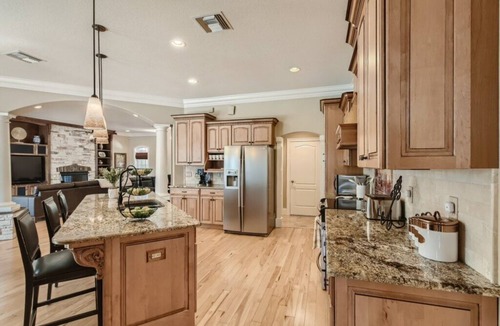 Seminole Villa | Tuscan Villa with a Pristine Pool! Minutes from Redington Beach
