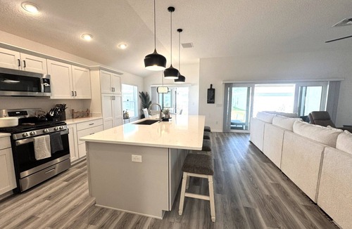 Wildwood House | tWalk to Brownwood Square, Bars/Food/Music/Shopping POOL/SPA Golf cart included!