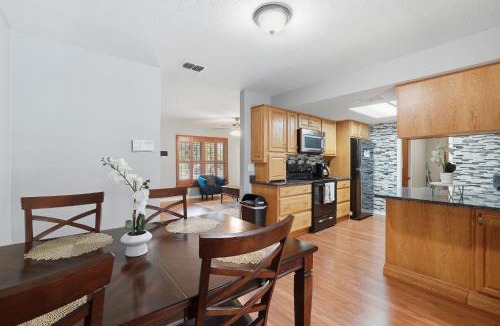 Seffner Community Alliance House | Ultimate Tampa Getaway w Pool- Hot Tub in Prime Location
