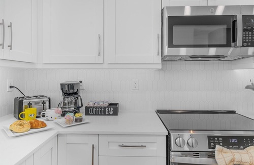 University House | Ultimate Tampa Stay | Dual Units 6BR Sleeps 17