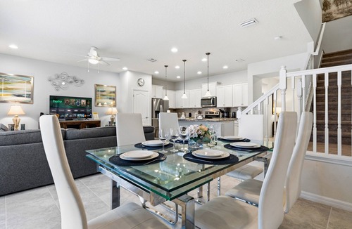 Four Corners House | Unforgettable Escape: Private Pool, PS5, Dreamy Resort, Moments from Disney