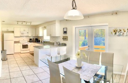 Florida Central Atlantic Coast House | Unique & Cozy 3/2, 5min to Disney, 10min to Universal/Convention Center!